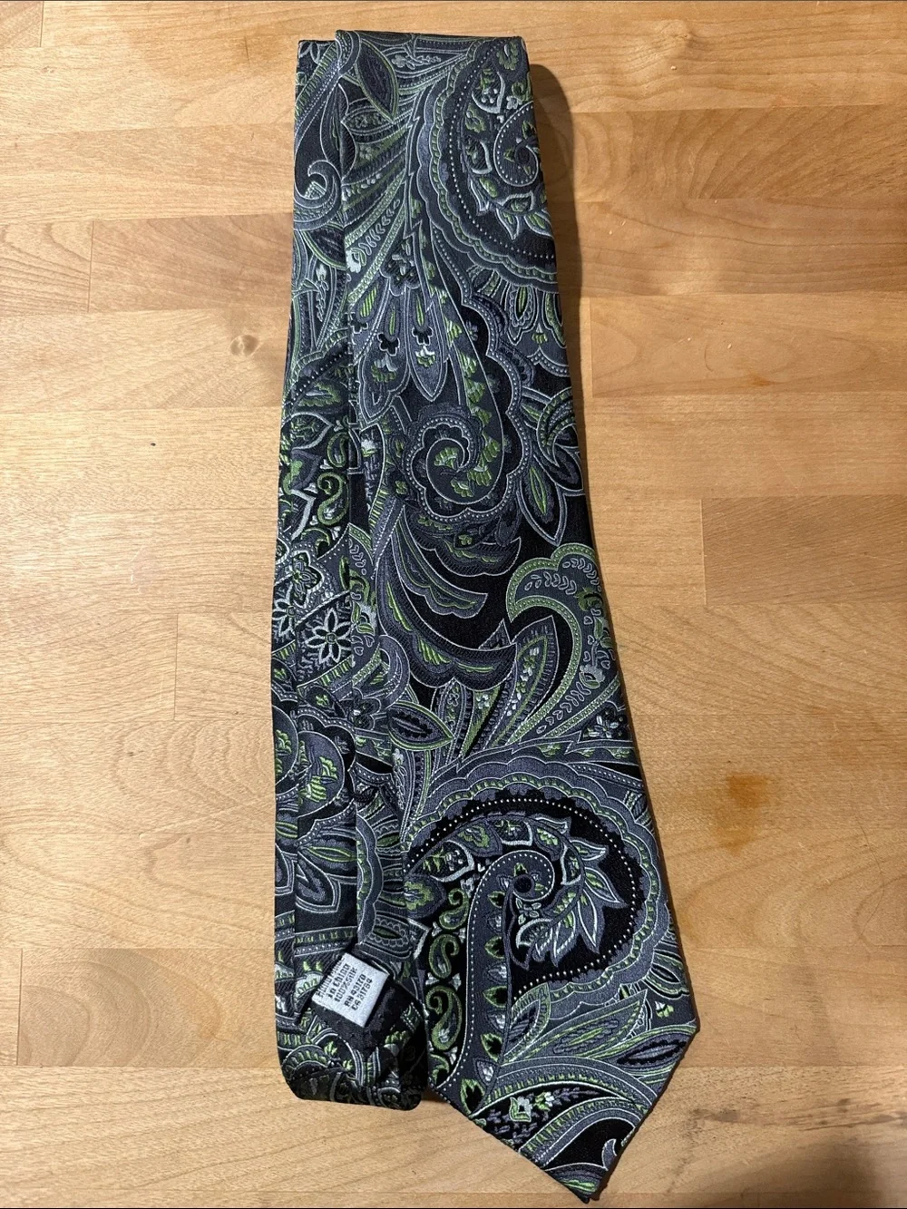 Awesome Geoffrey Beene Classic Paisley Silk Tie in Black and Green Hand Made